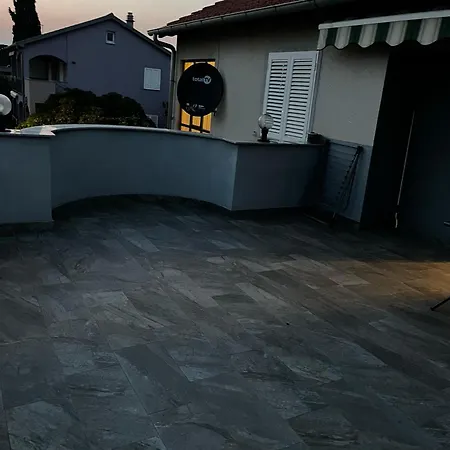 Apartament Nada *