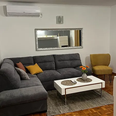 アパート Nada ビオグラード・ナ・モル